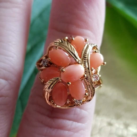 Vintage Jewelry - Vintage coral cluster ring 18kge size 5.75